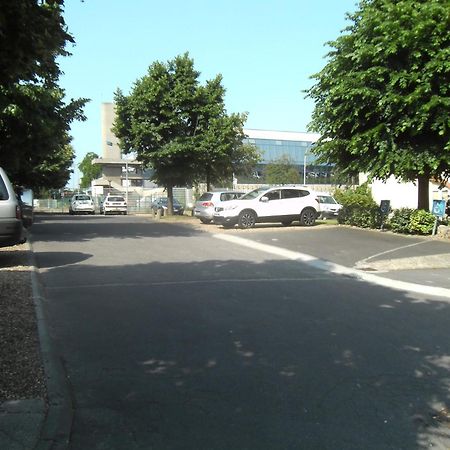 Hotel L'Amandier Nanterre Exteriör bild