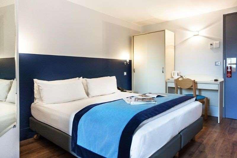 Hotel L'Amandier Nanterre Rum bild