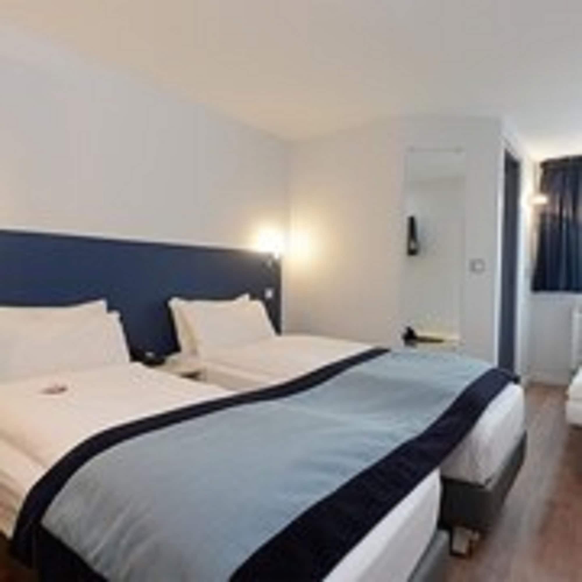 Hotel L'Amandier Nanterre Exteriör bild