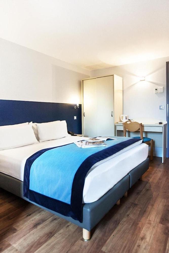 Hotel L'Amandier Nanterre Exteriör bild