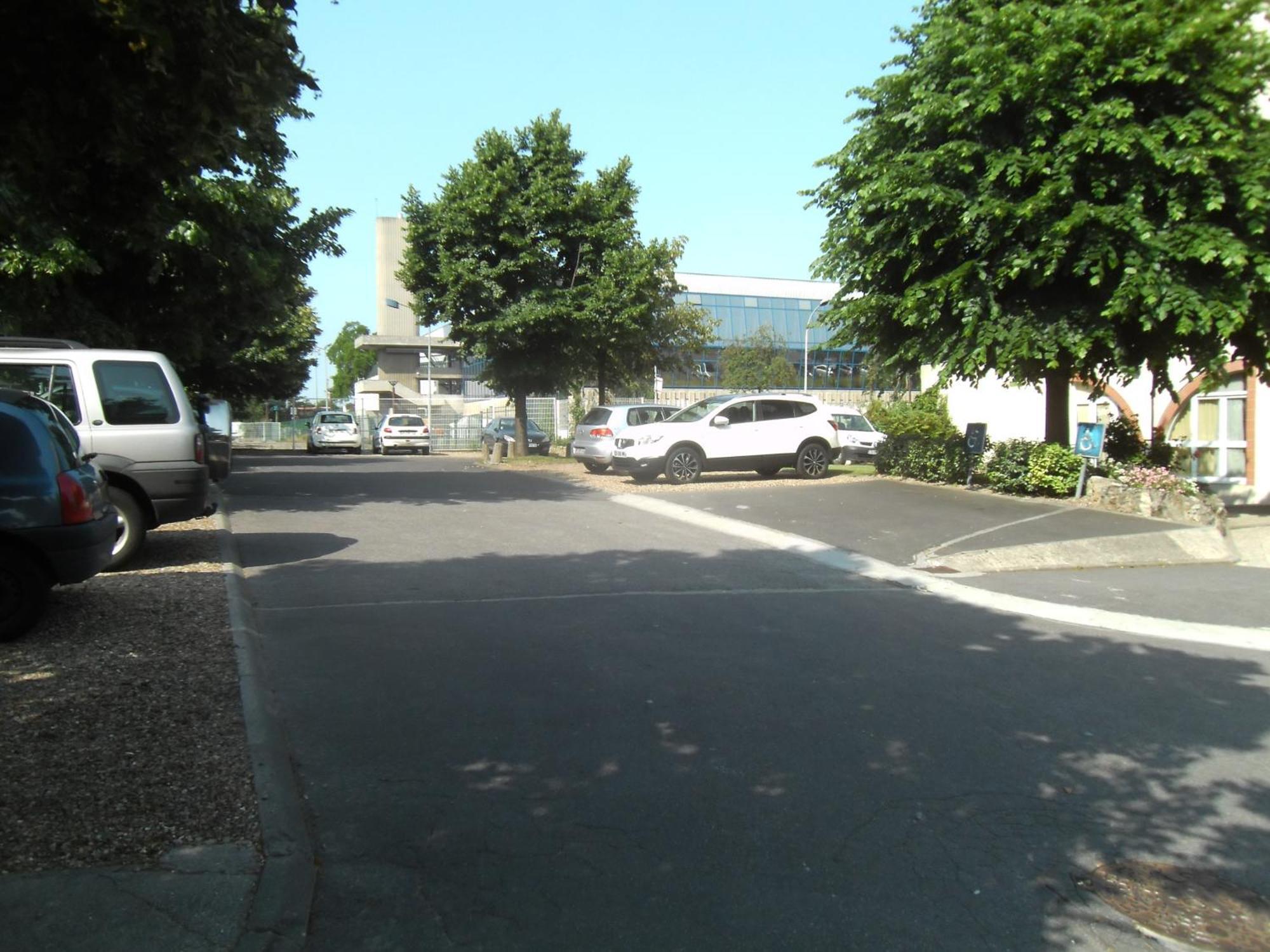Hotel L'Amandier Nanterre Exteriör bild