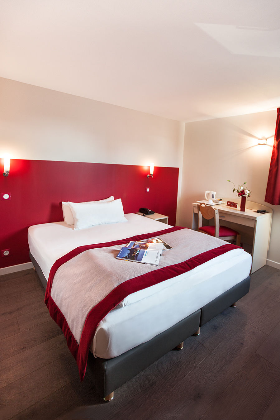 Hotel L'Amandier Nanterre Exteriör bild