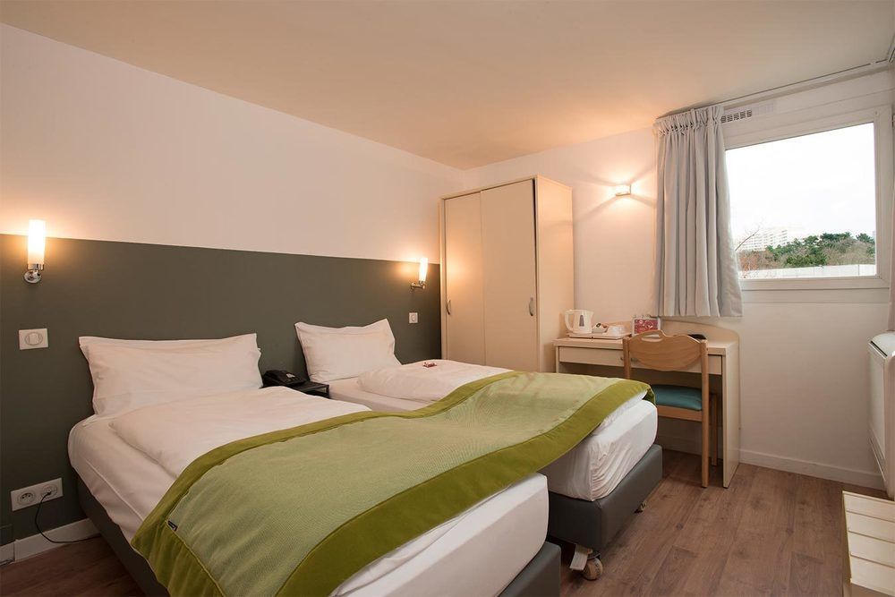 Hotel L'Amandier Nanterre Exteriör bild